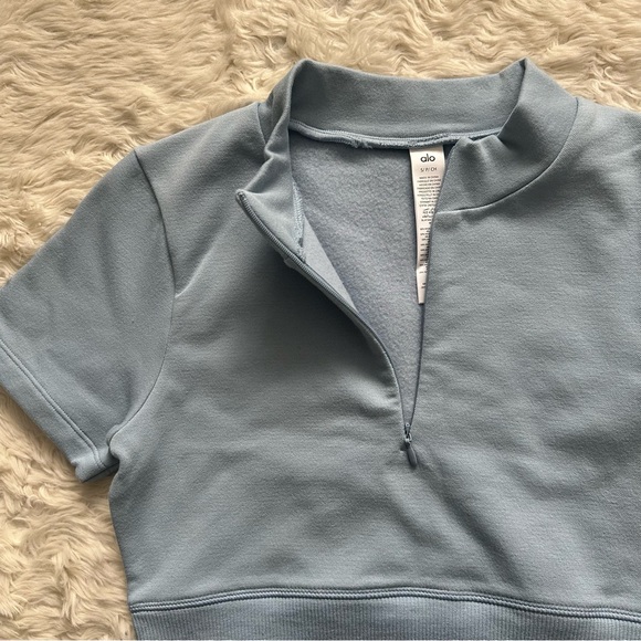 Alo Yoga Top Seamless Plush Cropped Short Sleeve Celestial Blue Sz S NWT New - Picture 6 of 12